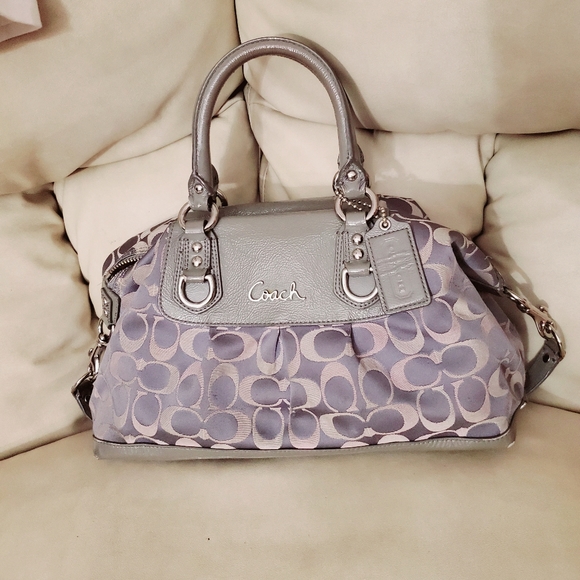 ⭐ Coach Purse. - Picture 2 of 5